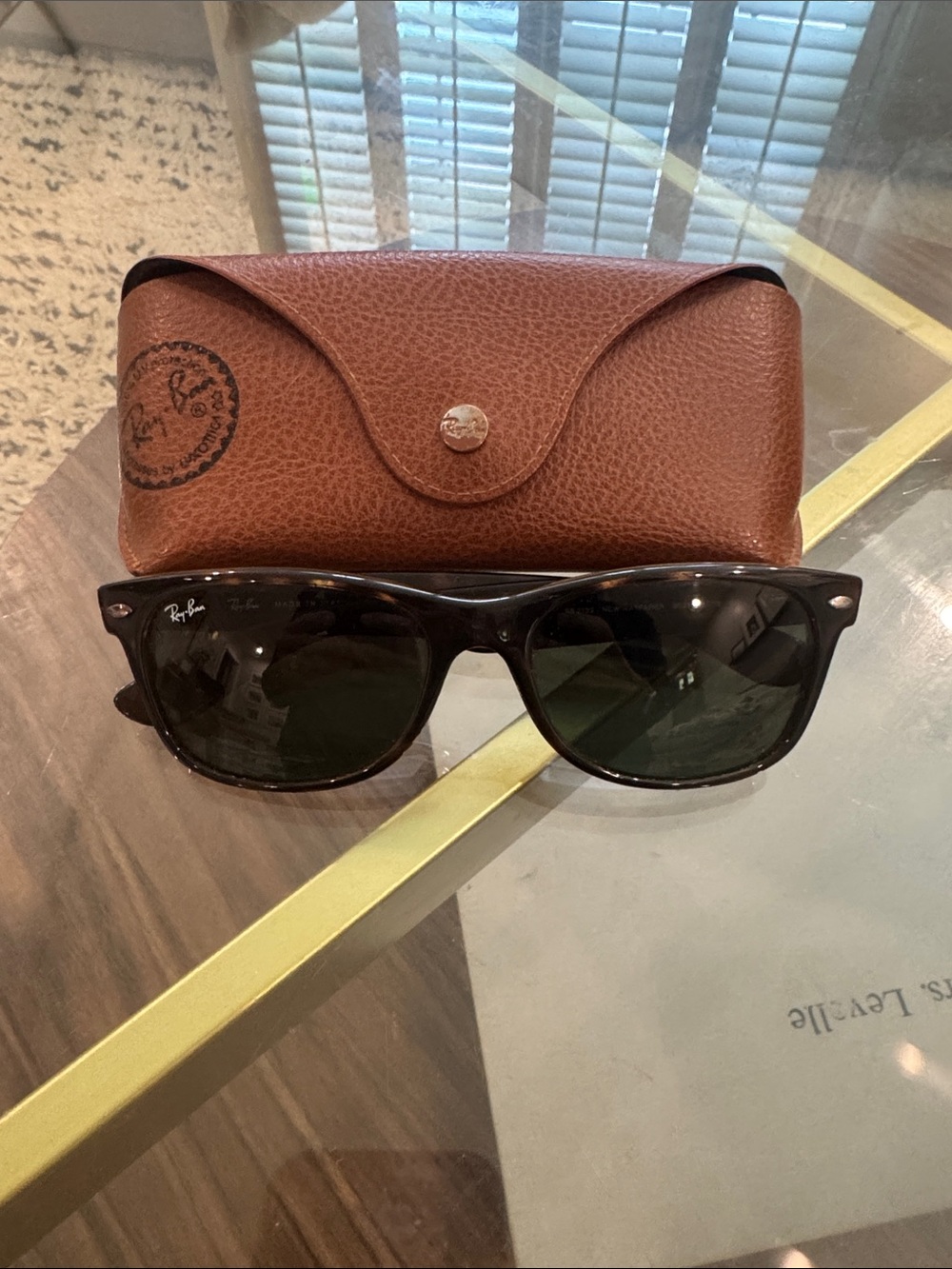 Ray-Ban Wayfarer Black Frame Sunglasses with Brown Case